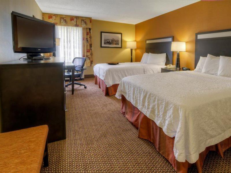 Hampton Inn Pittsburgh/Западен Мифлин Екстериор снимка