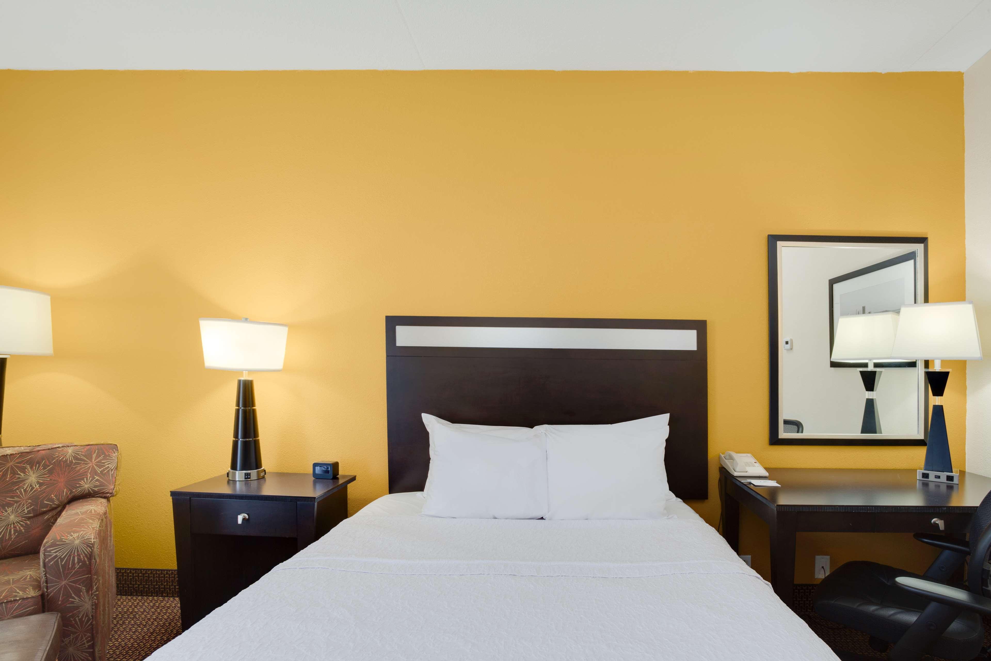 Hampton Inn Pittsburgh/Западен Мифлин Екстериор снимка
