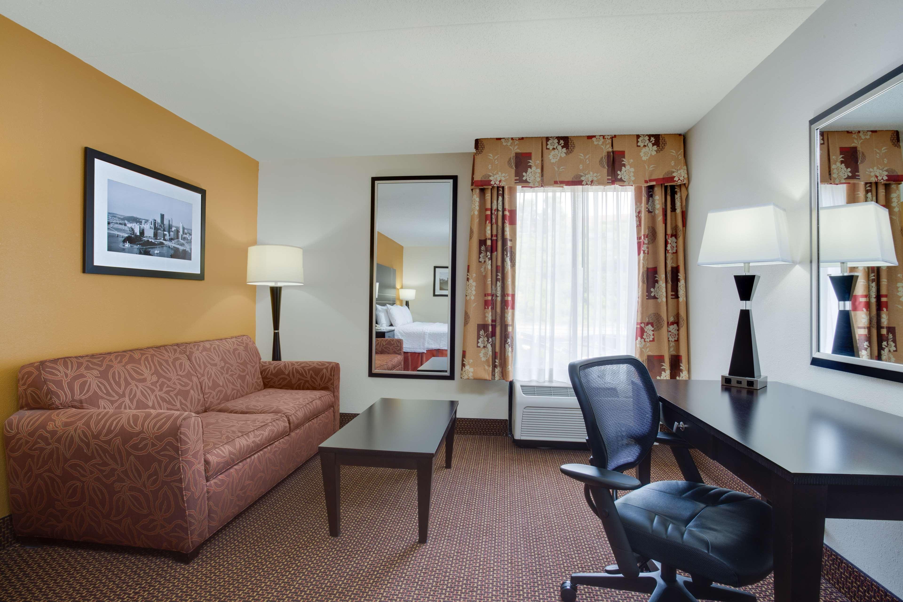 Hampton Inn Pittsburgh/Западен Мифлин Екстериор снимка