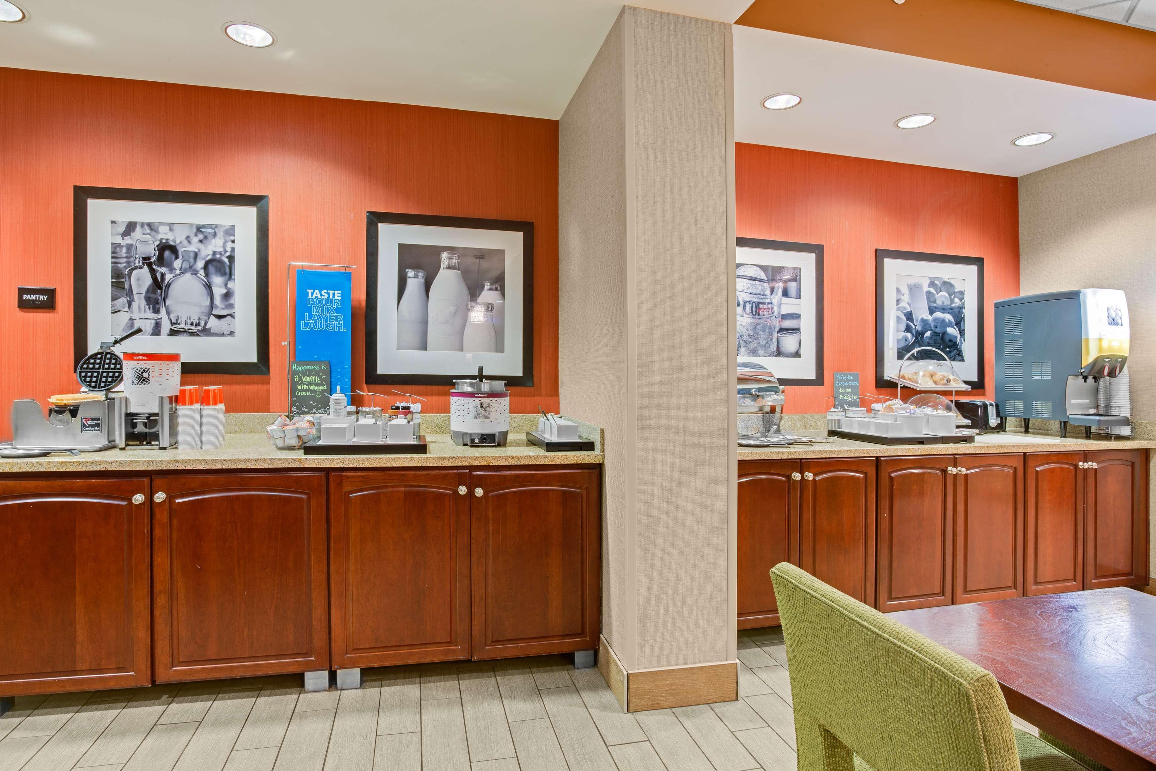 Hampton Inn Pittsburgh/Западен Мифлин Екстериор снимка