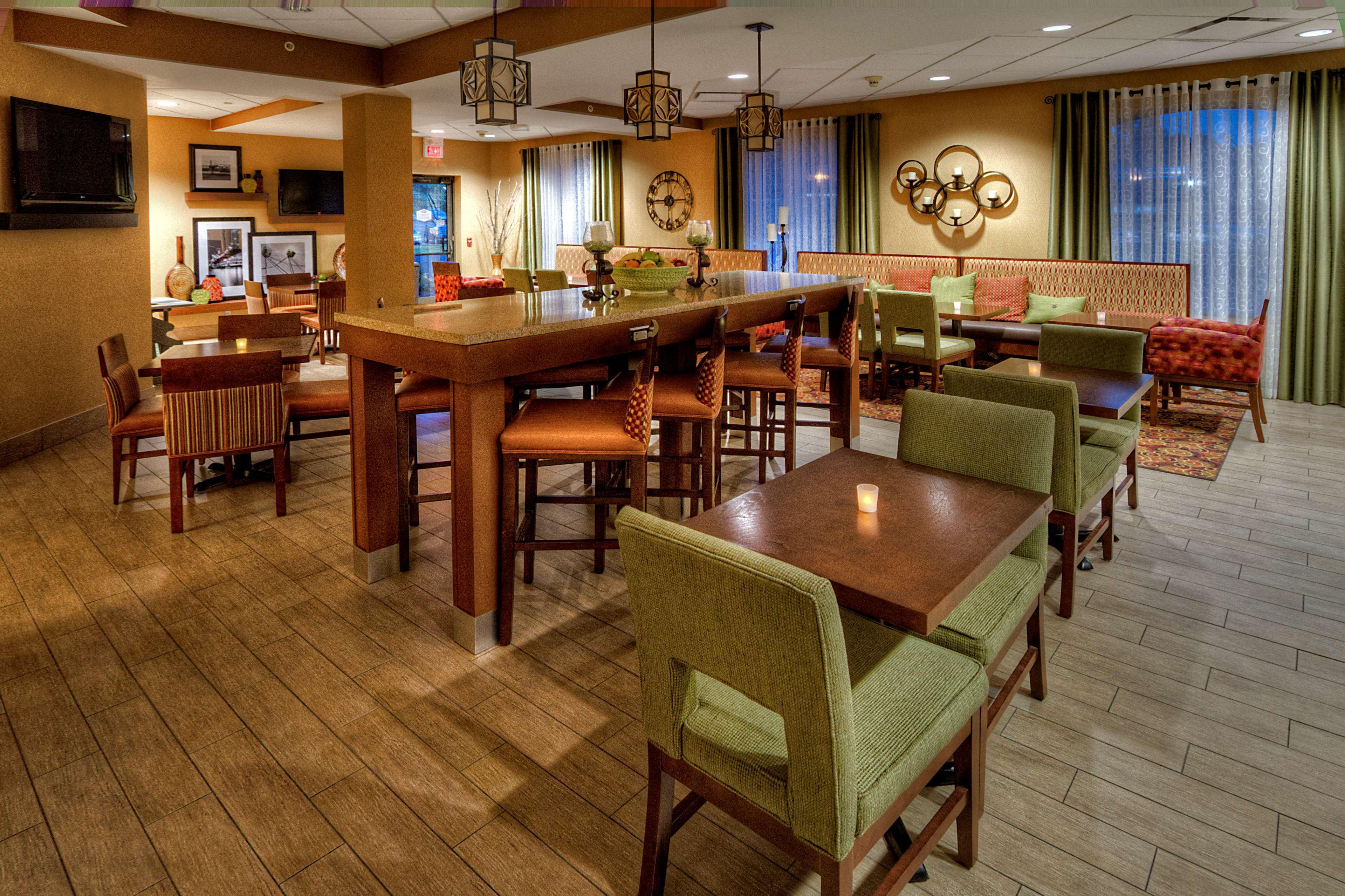 Hampton Inn Pittsburgh/Западен Мифлин Екстериор снимка