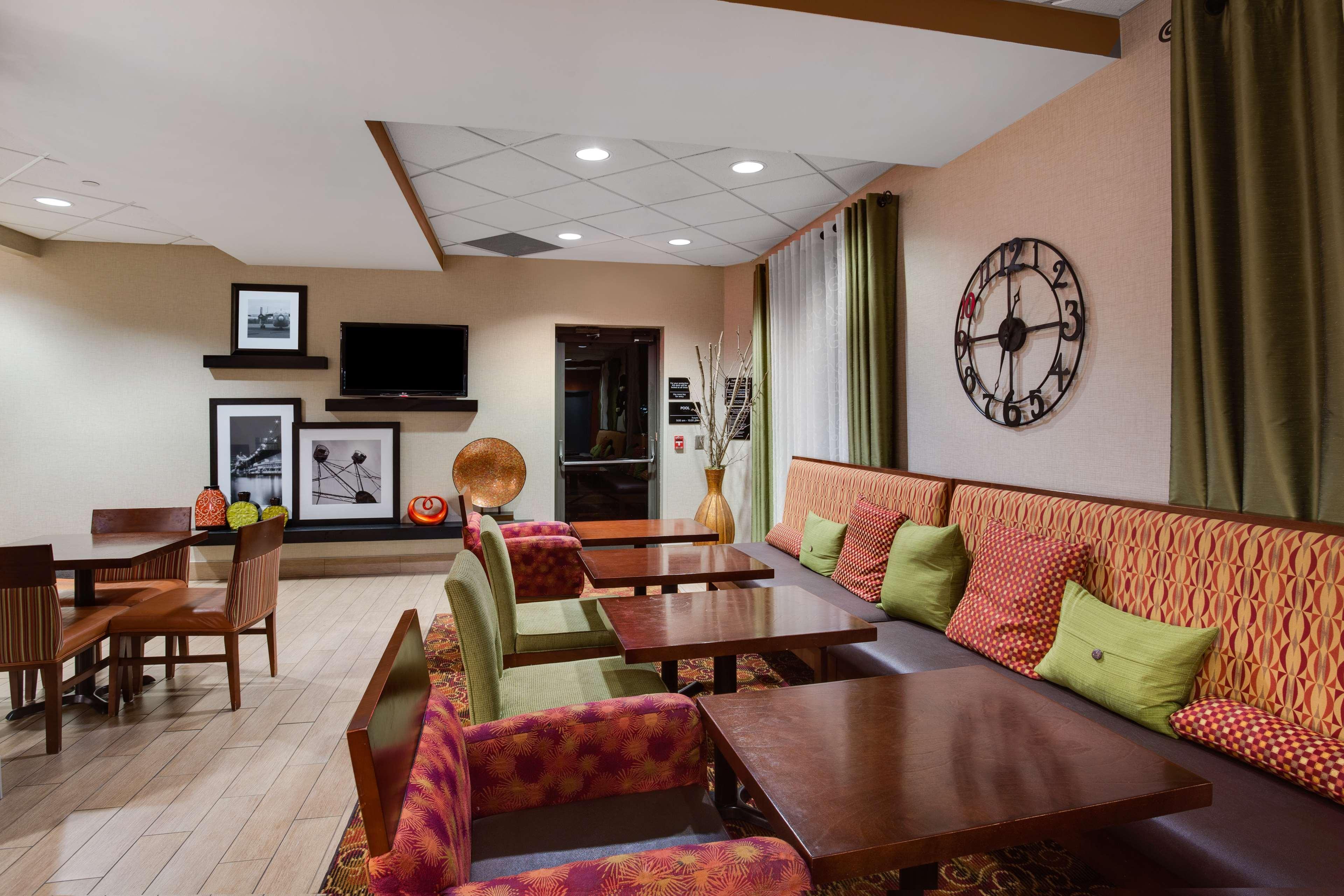 Hampton Inn Pittsburgh/Западен Мифлин Екстериор снимка