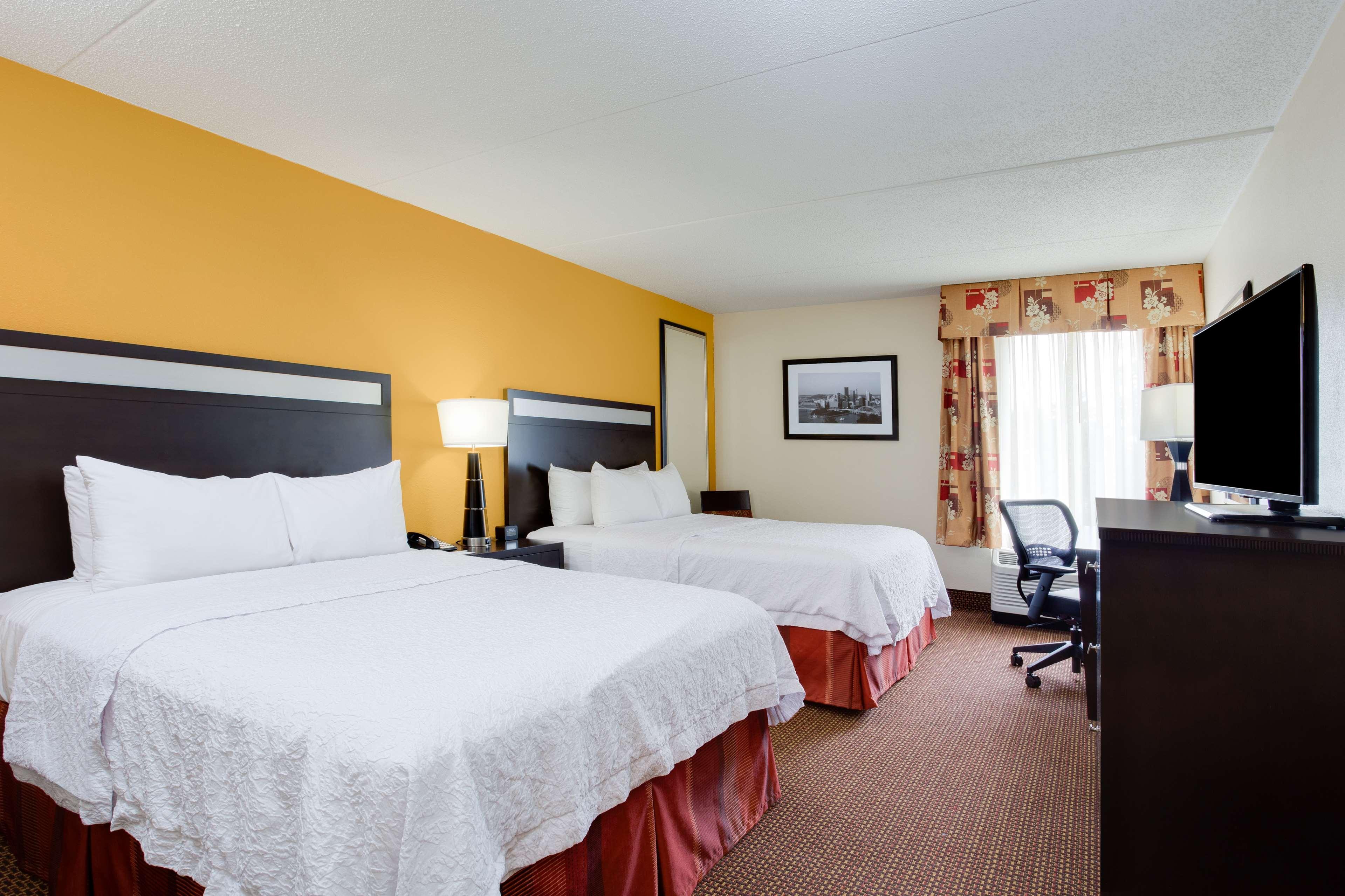 Hampton Inn Pittsburgh/Западен Мифлин Екстериор снимка