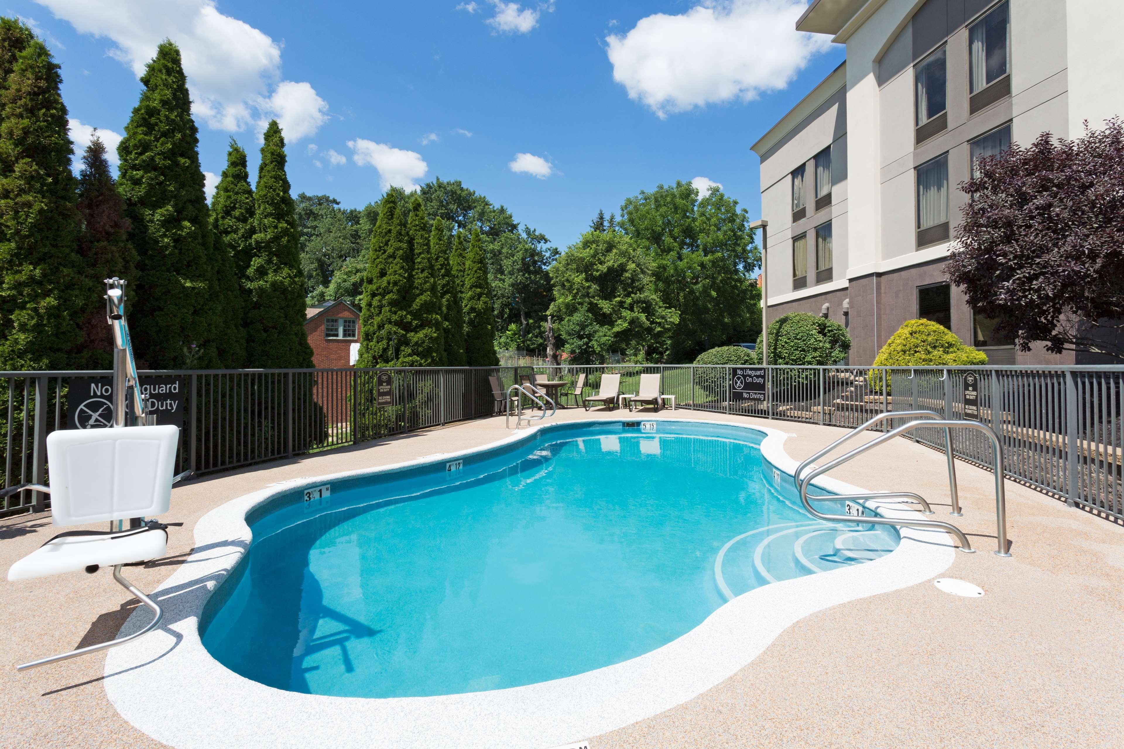 Hampton Inn Pittsburgh/Западен Мифлин Екстериор снимка