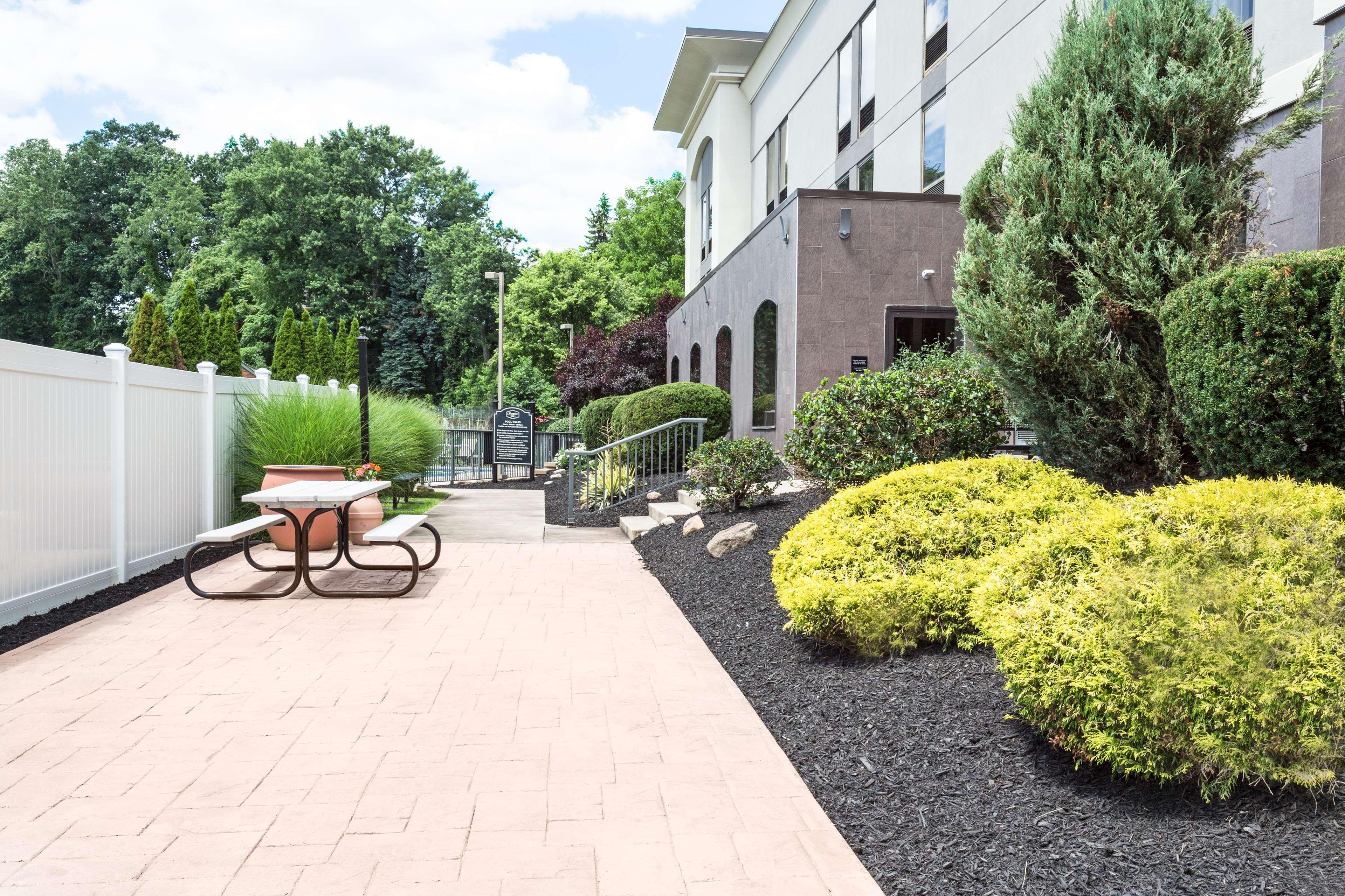 Hampton Inn Pittsburgh/Западен Мифлин Екстериор снимка