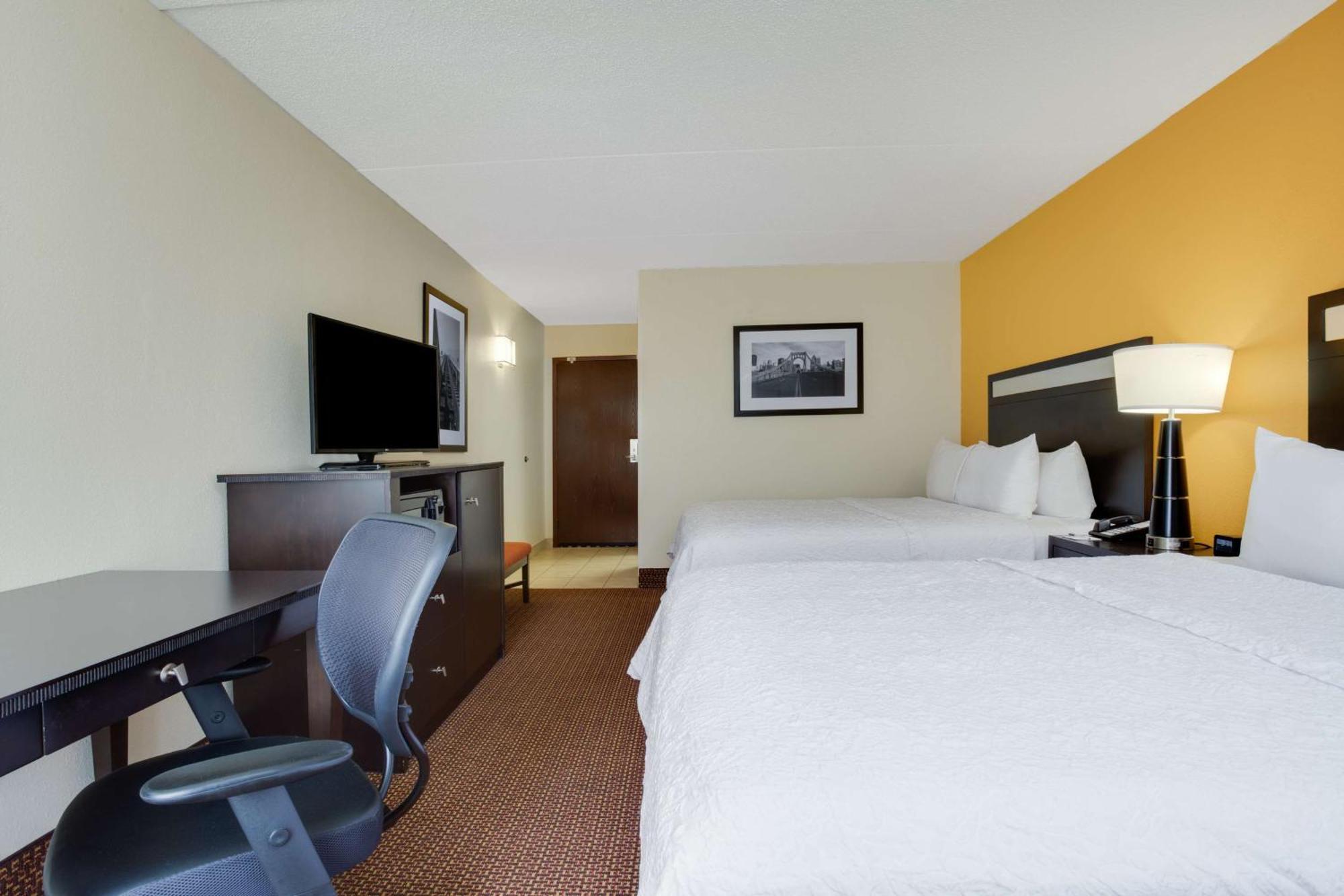 Hampton Inn Pittsburgh/Западен Мифлин Екстериор снимка