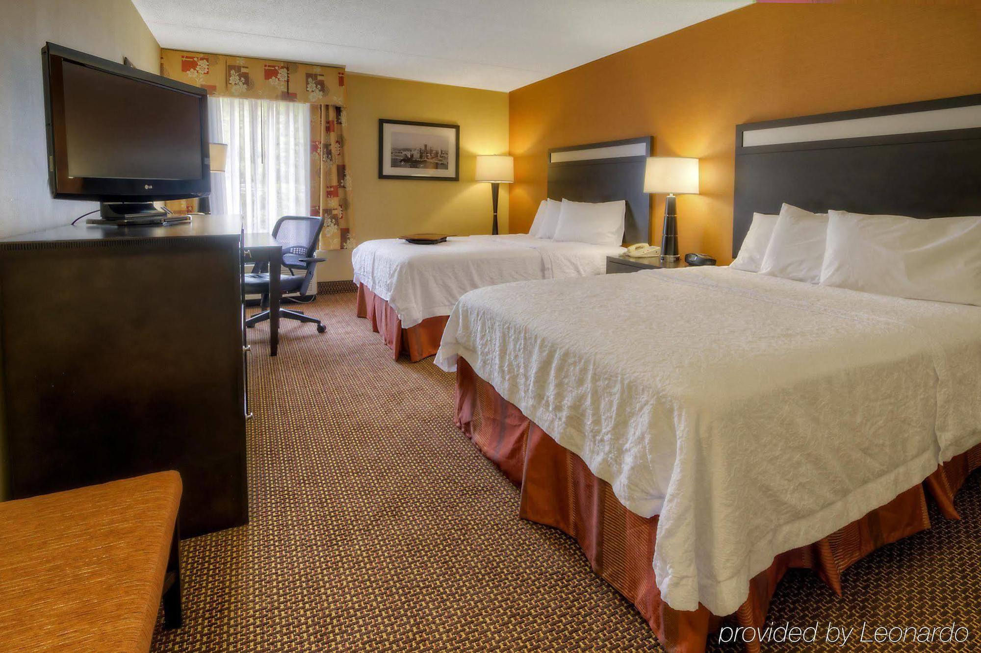 Hampton Inn Pittsburgh/Западен Мифлин Екстериор снимка